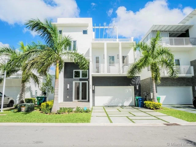 8285 NW 34 Dr, Doral FL 33122