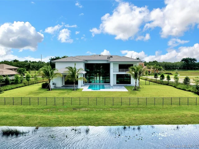 2829 Lake Ridge Lane, Weston FL 33332