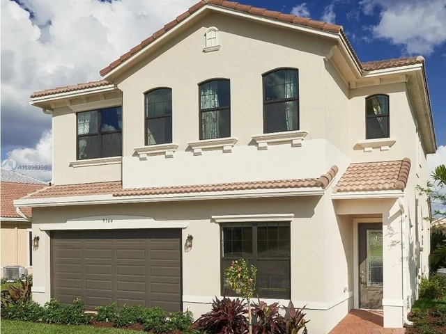 8775 NW 37th Dr, Coral Springs FL 33065