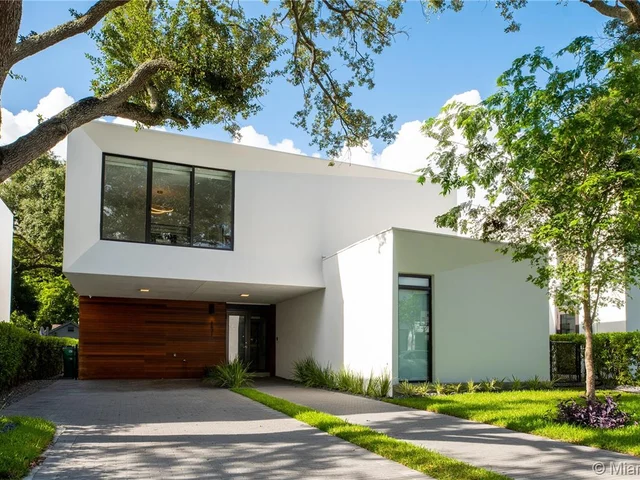 8671 Arboretum Ln, Miami FL 33138