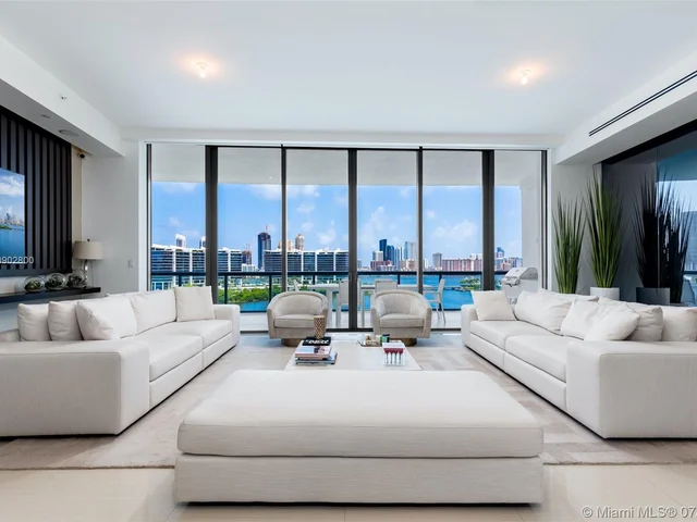 3300 NE 188th St, Aventura FL 33180