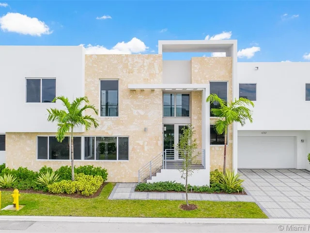 10393 NW 67th Ter, Doral FL 33178