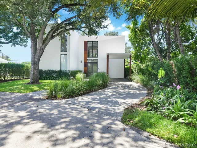 8550 Arboretum Ln, Miami FL 33138