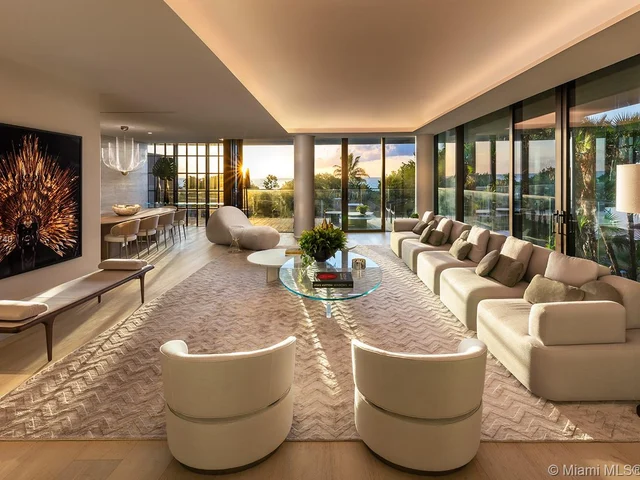 8955 Collins # 202, Miami Beach FL 33154