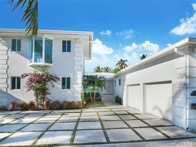 1100 Belle Meade Island Dr, Miami FL 33138