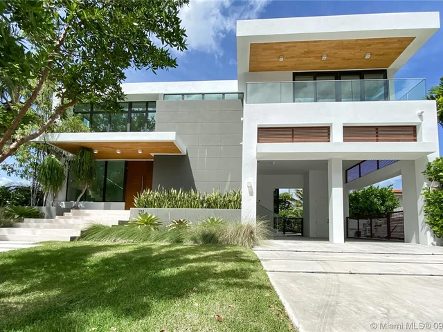 151 Buttonwood Dr, Key Biscayne FL 33149