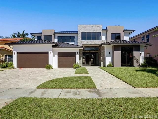 2511 NE 48th St, Lighthouse Point FL 33064