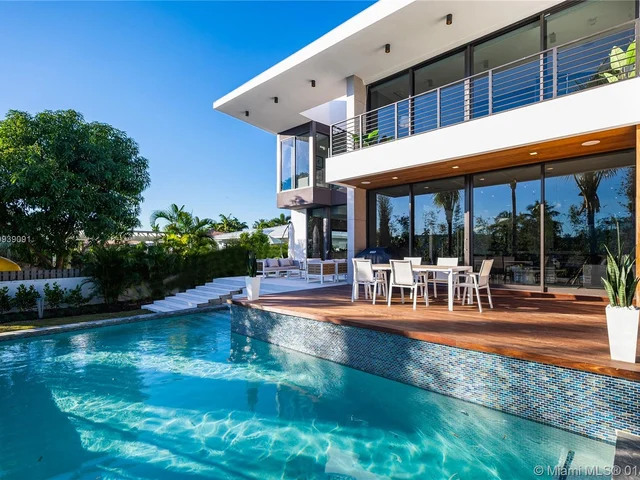 770 S Shore Dr, Miami Beach FL 33141