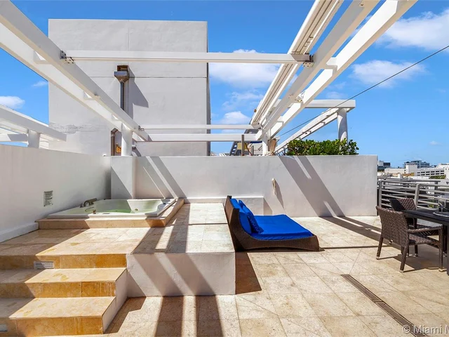 1437 Collins Ave, Miami Beach FL 33139