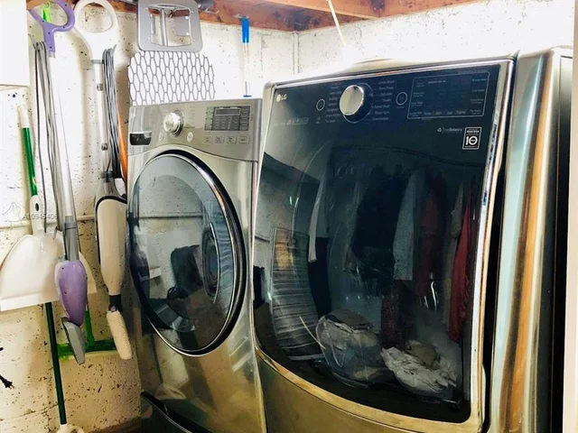 7537 W Treasure Dr, North Bay Village FL 33141