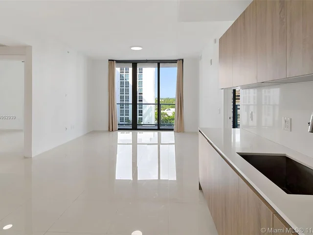 2960 NE 207th St # 604, Aventura FL 33180