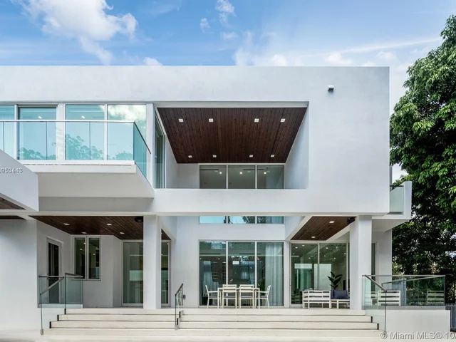 200 Buttonwood Dr, Key Biscayne FL 33149