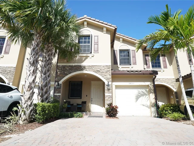 5453 NW 27th St, Margate FL 33063