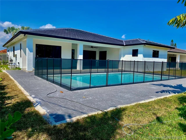 9460 SW 35th St, Miami FL 33165