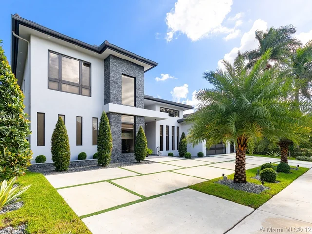 16045 NW 82nd Pl, Miami Lakes FL 33016