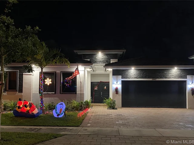15942 SW 44th St, Miami FL 33185