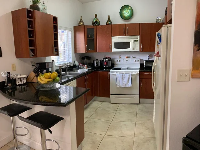 18119 NW 74th Ct, Hialeah FL 33015