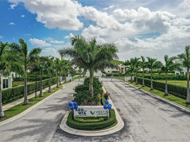 10362 NW 67th Ter, Doral FL 33178