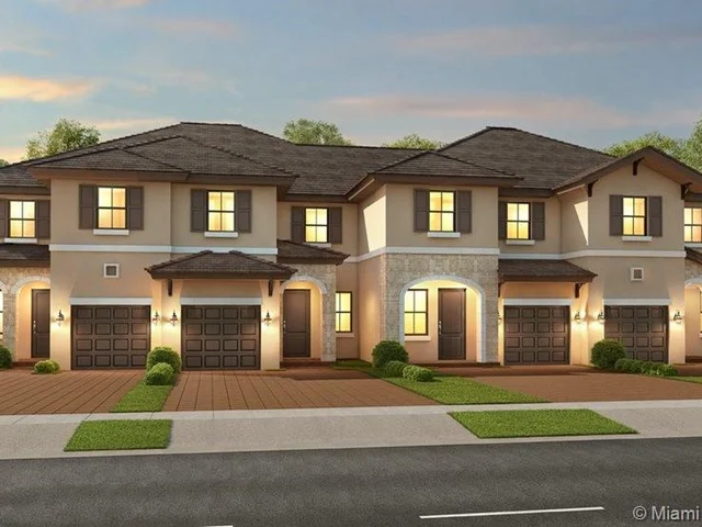 10804 33 LN, Hialeah FL 33018