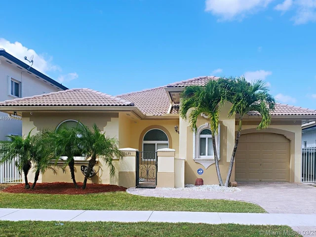 15635 SW 14th St, Miami FL 33194