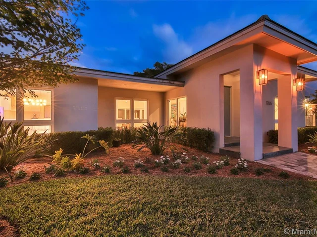 12825 SW 62nd Ave, Pinecrest FL 33156