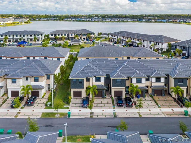 15817 NW 91st Ct, Miami Lakes FL 33018