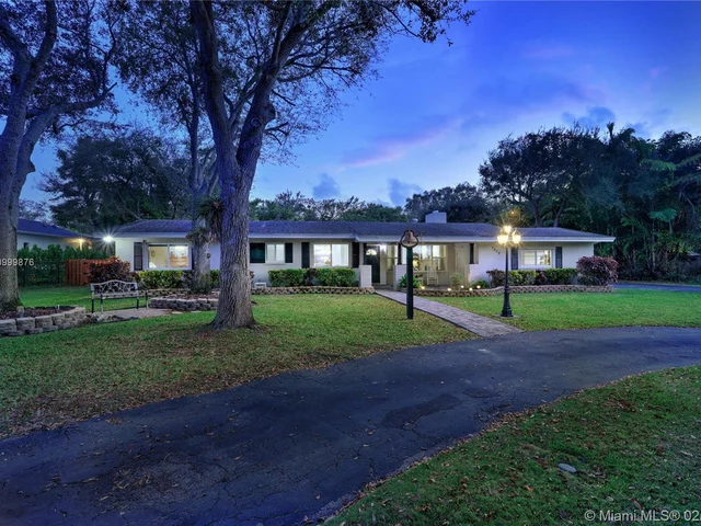 7820 SW 122 St, Pinecrest FL 33156