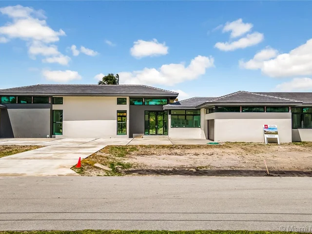 11911 NW 2nd St, Plantation FL 33325