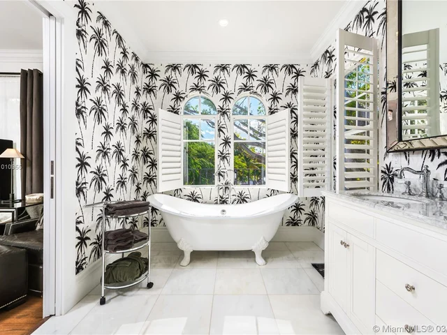 101 NE 45th St, Miami FL 33137