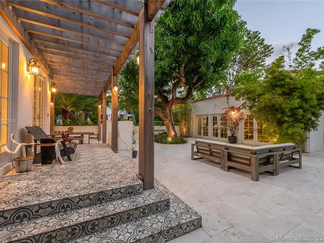 101 NE 45th St, Miami FL 33137