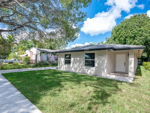 1035 NW 48th St, Miami FL 33127