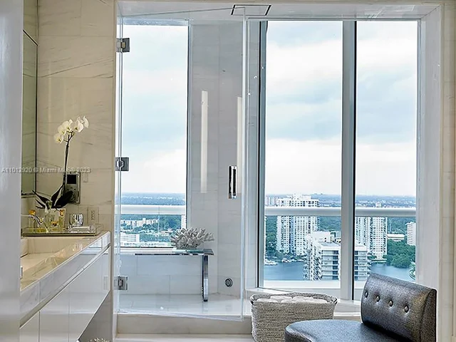 6000 Island Blvd, Aventura FL 33160