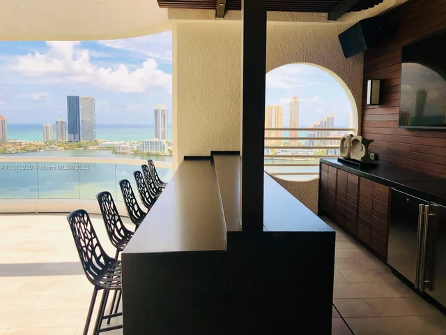 6000 Island Blvd, Aventura FL 33160