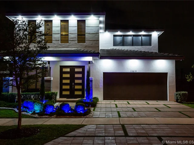 13615 SW 158th Pl, Miami FL 33196