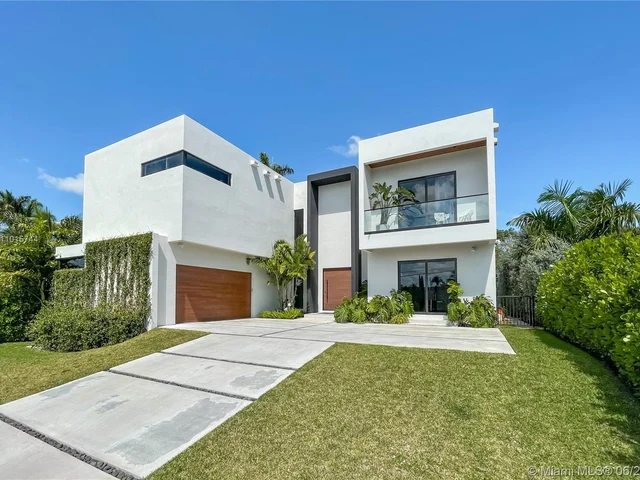 2125 NE 124th St, North Miami FL 33181