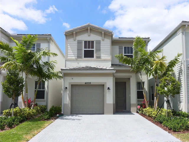 4835 NW 48th Ter, Tamarac FL 33319