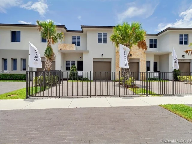 1641 Pioneer Way, Royal Palm Beach FL 33411