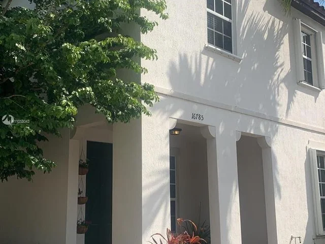 16785 SW 95 ST MIAMI florida # 16785, Kendall FL 33196