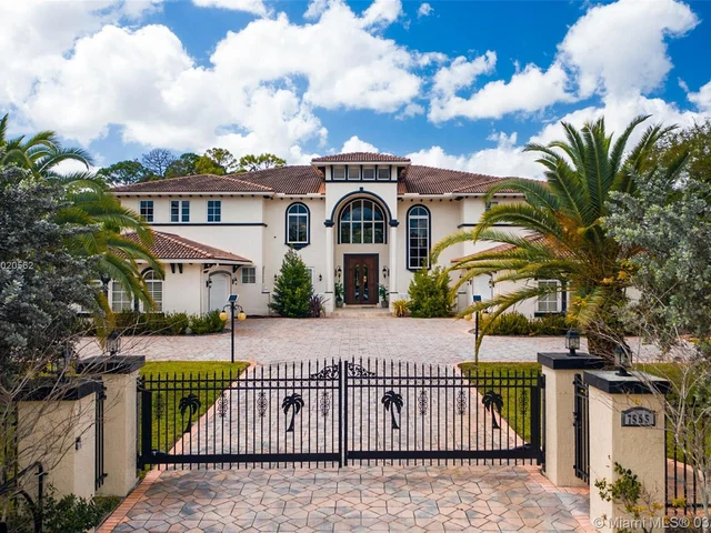 7555 NW 39th Ave, Coconut Creek FL 33073