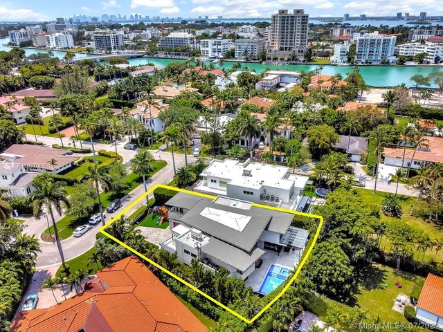 65 Camden Ct, Bal Harbour FL 33154