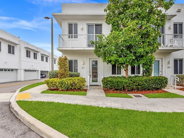 2621 NE 212th Ter # 201, Miami FL 33180