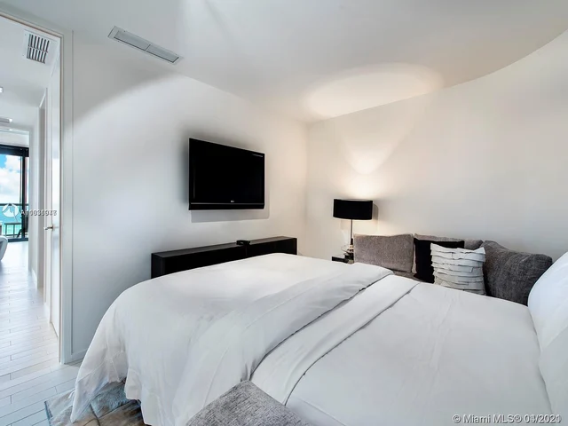 2201 Collins Ave # 1519, Miami Beach FL 33139