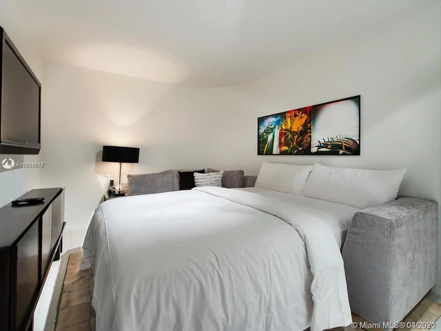 2201 Collins Ave # 1519, Miami Beach FL 33139