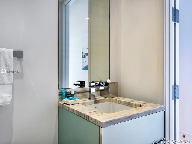 2201 Collins Ave # 1519, Miami Beach FL 33139