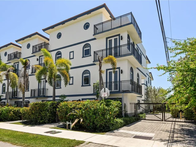 812 NE 7th St, Fort Lauderdale FL 33304