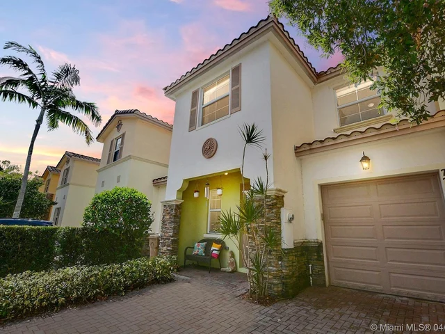 7742 SW 52nd Pl, Davie FL 33328