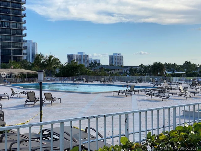 1965 S Ocean Dr # 4D, Hallandale Beach FL 33009