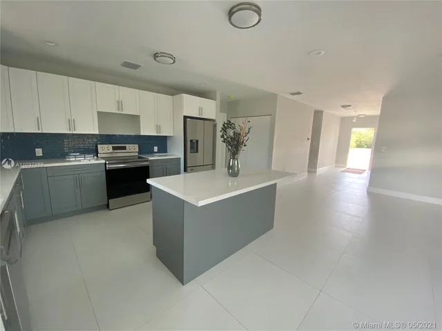 210 W 37 St, Riviera Beach FL 33404