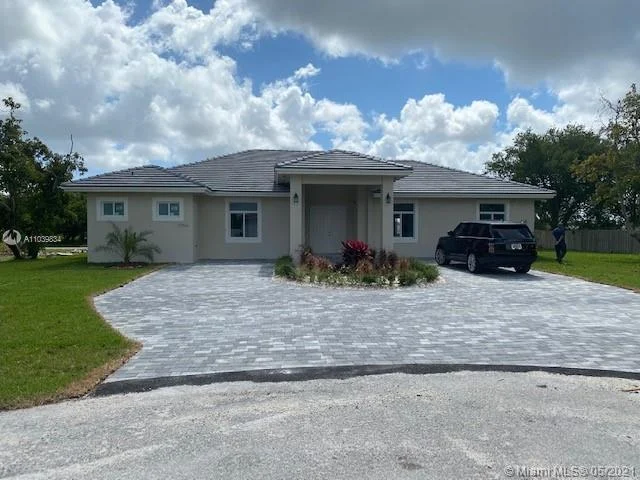 27561 SW 162nd Ct, Homestead FL 33031