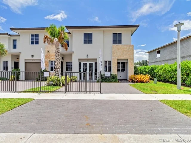 1611 Pioneer Way, Royal Palm Beach FL 33411